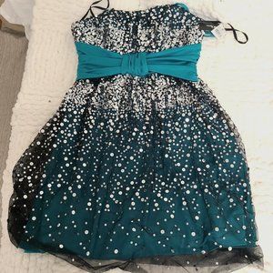NWT Sleeveless Sequin Dress - Size S - Multiple Layers for Extra Volume"